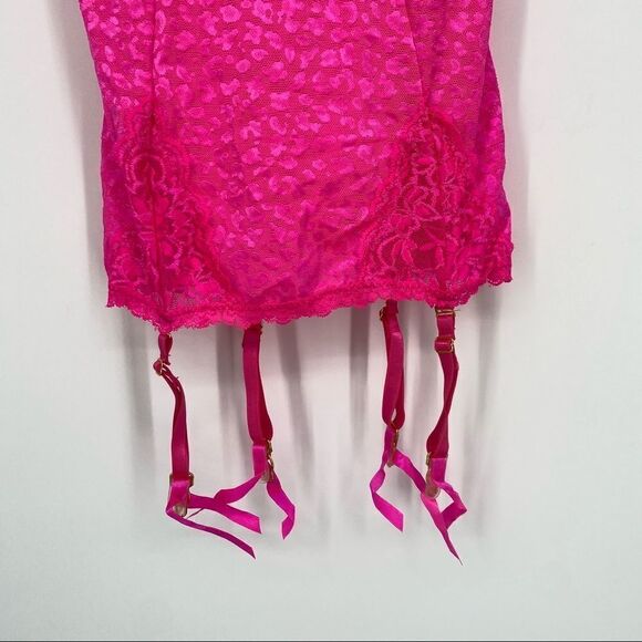 Seven Til’ Midnight Lingerie Set Pink lace Garter & Thong small NWT - Picture 9 of 10